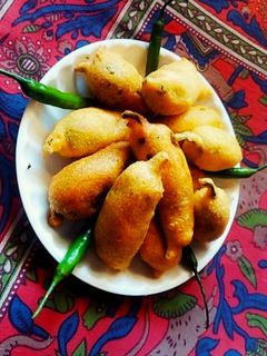 રાજસ્થાની મીરચી વડા (Rajasthani Mirchi Vada Recipe In Gujarati) રેસીપી મુખ્ય ફોટો