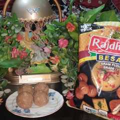 बेसन के लड्डू (Besan ke laddu recipe in hindi) রেসিপির প্রধান ছবি