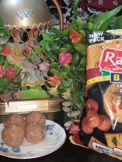 बेसन के लड्डू (Besan ke laddu recipe in hindi) रेसिपी मुख्य फोटो