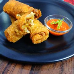 A picture of Noodle & veggie Spring roll.