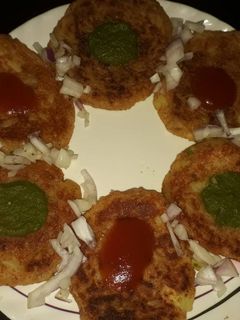 आलू टिक्की (Aalu tikki recipe in hindi) रेसिपी मुख्य फोटो