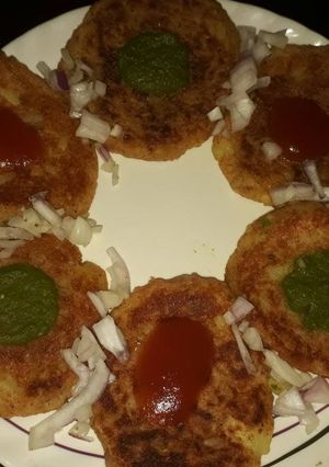 आलू टिक्की (Aalu tikki recipe in hindi) रेसिपी मुख्य फोटो