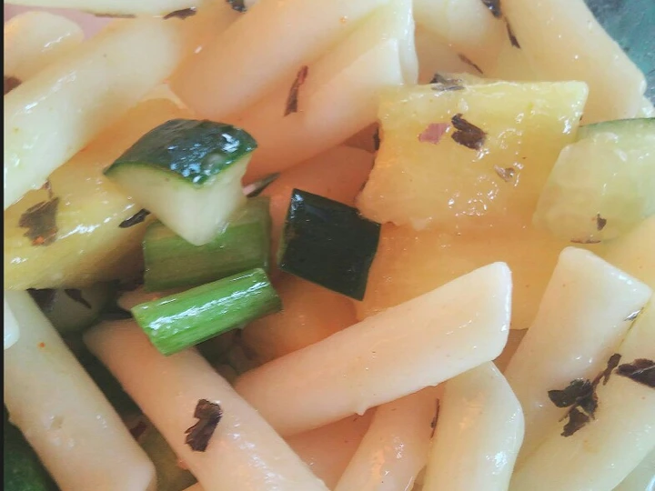 Receta 🌿 Ensalada de pasta al curry con apio, piña y pepino  que Delicioso