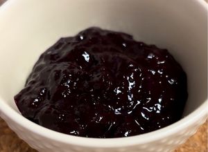 Foto principal de Salsa de arándanos para carnes o canapés de Navidad