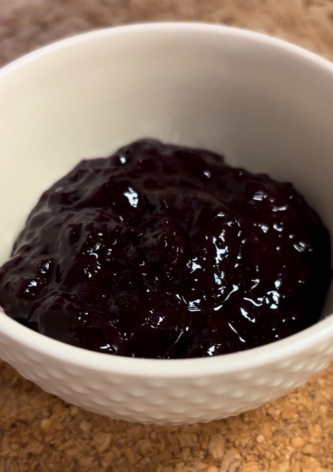 Una foto de Salsa de arándanos para carnes o canapés de Navidad