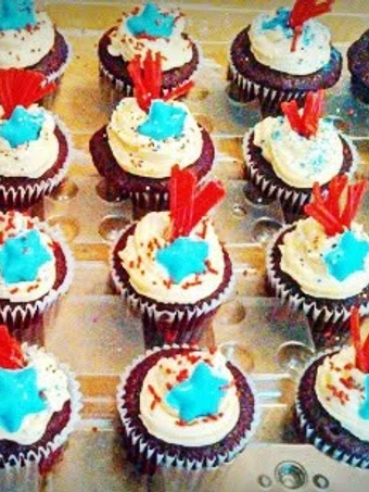 Simple Way Prepare Recipe Ray&#39;s&#39; 4th of July Firecracker Cupcakes that is Delicious, Tasty}