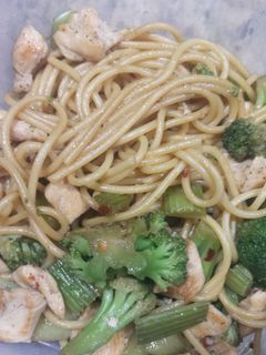 A picture of Easy chicken Lo Mein.