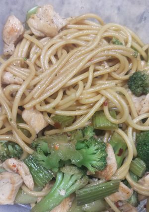 A picture of Easy chicken Lo Mein.
