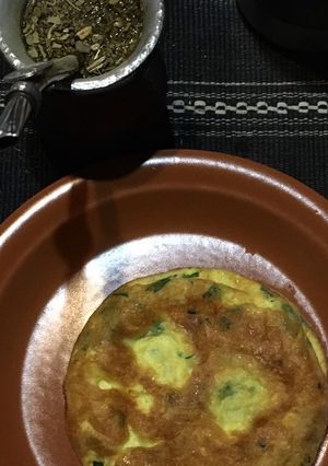 Una foto de Omelette de cebollita de verdeo y perejil