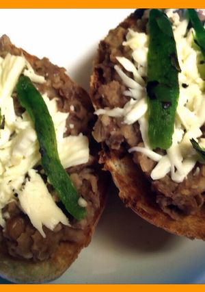 A picture of Sonia's Molletes.