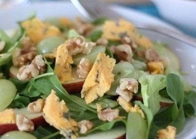Step-by-Step Guide to Make Homemade Blue Cheese, Grape, Apple, and Walnut Salad