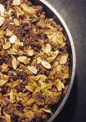 Una foto de Maqluba/ مقلوبة