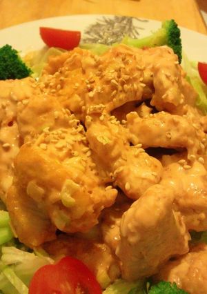 A picture of An Inexpensive Feast Made with Chicken Breast Deep-Fried Chicken with Mayonnaise.