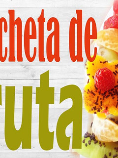Una foto de Brocheta de fruta. ramo de flores frutal