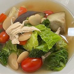 A picture of Freya’s Chicken and Vegetable Broth (chicken soup).