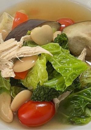 A picture of Freya’s Chicken and Vegetable Broth (chicken soup).