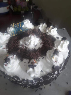 બ્લેક ફોરેસ્ટ કેક (black forest cake in recipe in Gujarati) રેસીપી મુખ્ય ફોટો