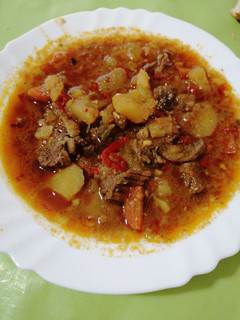 Una foto de Carne guisada con patatas y champiñones