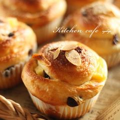 A picture of Rum Apple Raisin Bread.