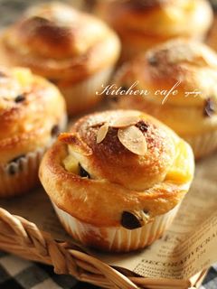 A picture of Rum Apple Raisin Bread.