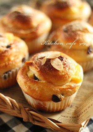 A picture of Rum Apple Raisin Bread.