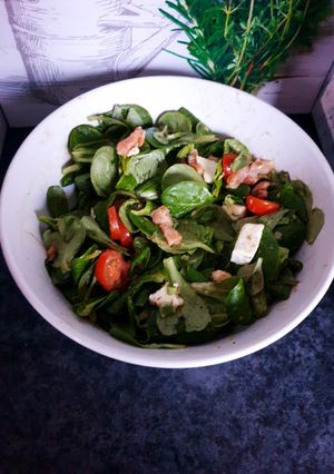 Une photo de Salade de mâche saumon gravlax et mozzarella
