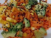 Una foto de ensalada de palta