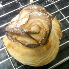A picture of Apple Rose Pastries.