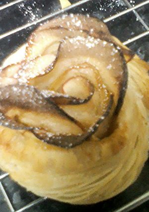 A picture of Apple Rose Pastries.
