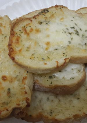 A picture of Garlic Bread.