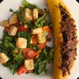 Canoa de plátano rellena de carne