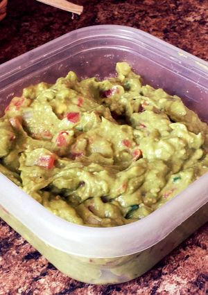 A picture of Guacamole dip.