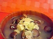 A picture of clam broth
