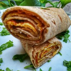 A picture of Anda Paratha Roll.