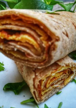 A picture of Anda Paratha Roll.