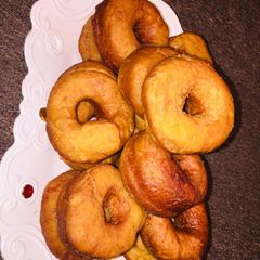 A picture of Ring doughnuts.