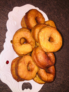 A picture of Ring doughnuts.