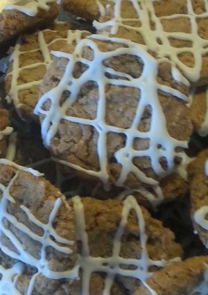 A picture of ICED OATMEAL COOKIES.