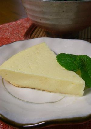 A picture of Easy & Healthy Cheesecake in a Ricecooker.