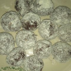 A picture of Coco-Nut balls.