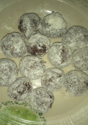 A picture of Coco-Nut balls.