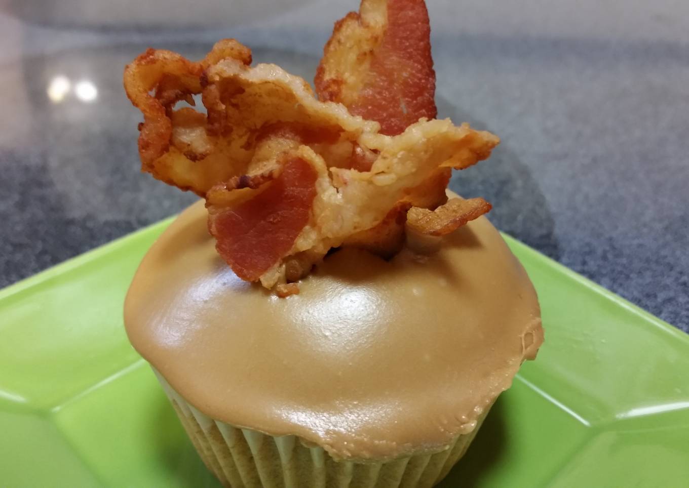 Maple Bacon Cupcakes