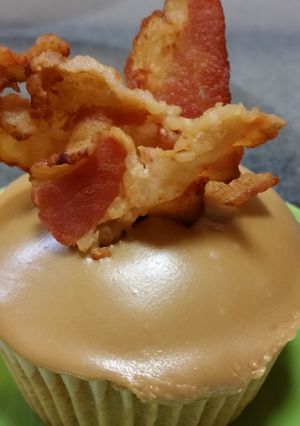 A picture of Maple Bacon Cupcakes.