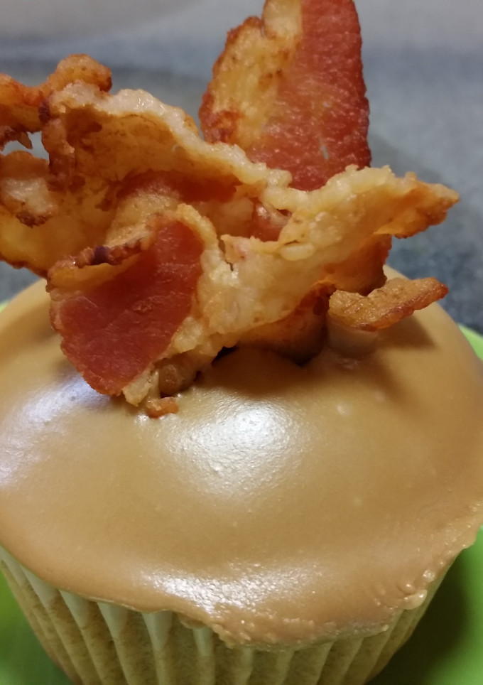 A picture of Maple Bacon Cupcakes.