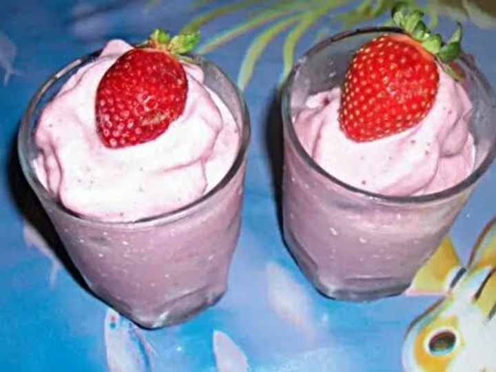 Easy Way Make Strawberry smoothie. the Delicious Appealing