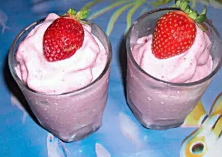 Easiest Way to Make Favorite Strawberry smoothie.