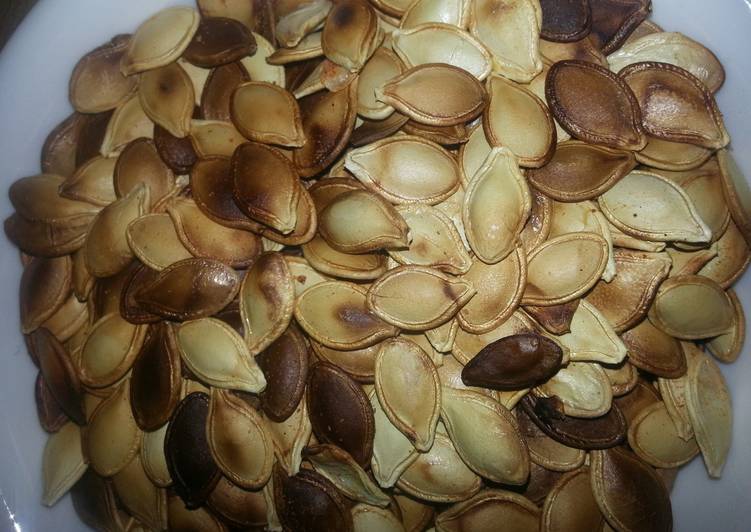 Steps to Prepare Homemade Roasted Pumpkin Seeds