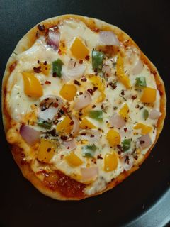 ভেজ পিজ্জা (veg pizza recipe in Bengali) রেসিপির প্রধান ছবি
