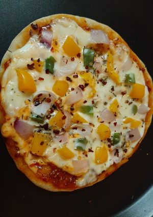 ভেজ পিজ্জা (veg pizza recipe in Bengali) রেসিপির প্রধান ছবি