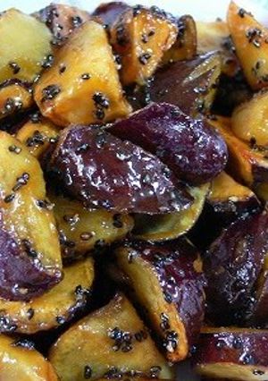 A picture of Daigaku Imo (Deep-Fried & Caramelized Sweet Potatoes) in a Rice Cooker.